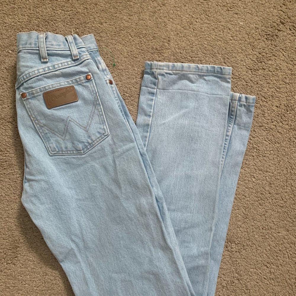 Women’s Wrangler Light-Wash Jeans 7x34